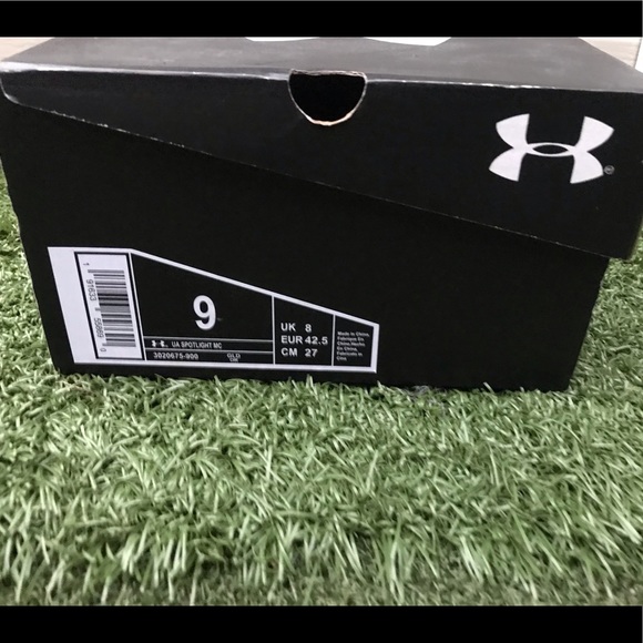 Size 9 under armour gold spotlight cleats. - Picture 5 of 7